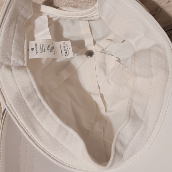 NWOT Lululemon Hat - Picture 4 of 4